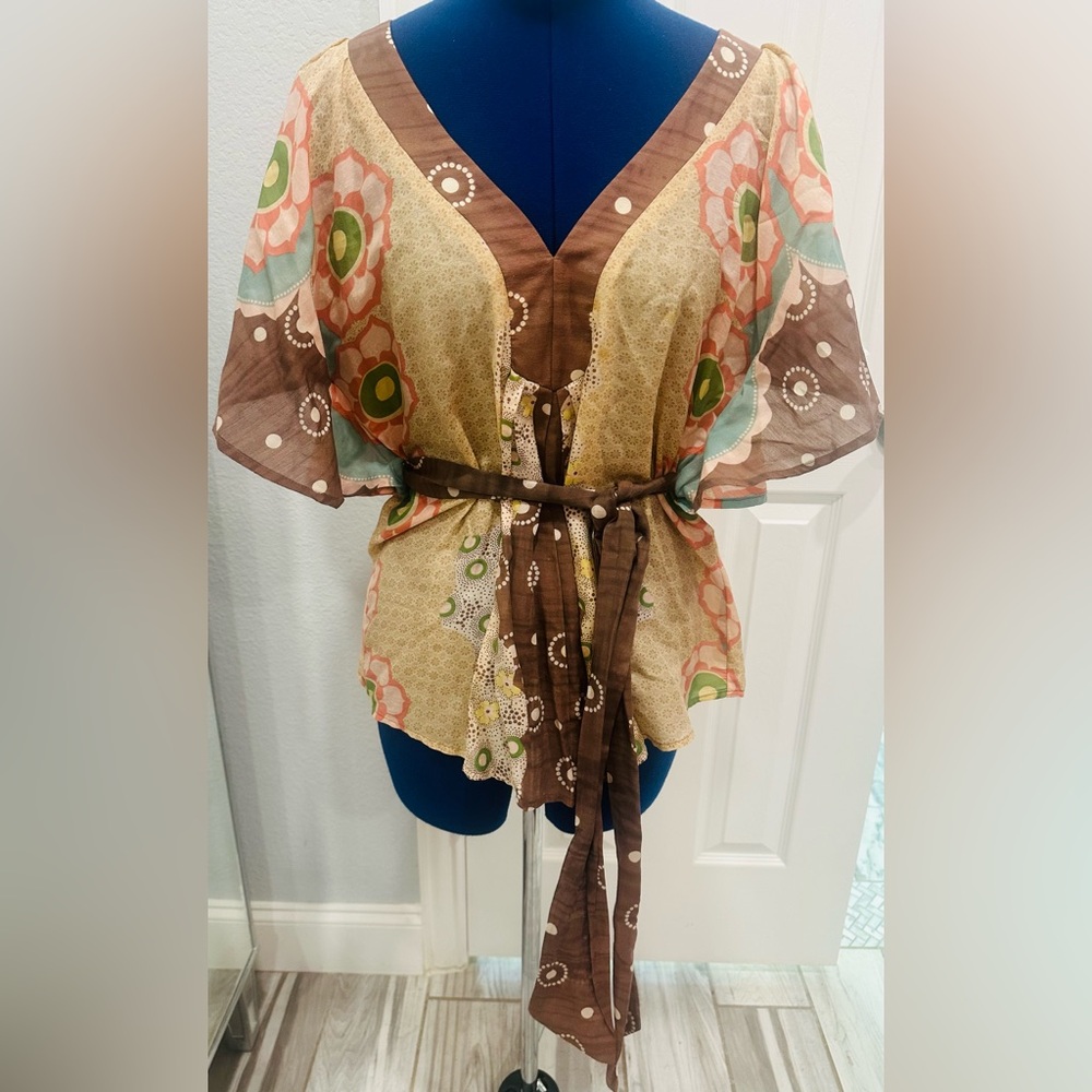 Language: Floral belted blouse, Large